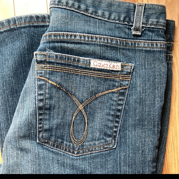 Woman’s Calvin Klein Jeans Faded Flare 10 - Picture 2 of 5